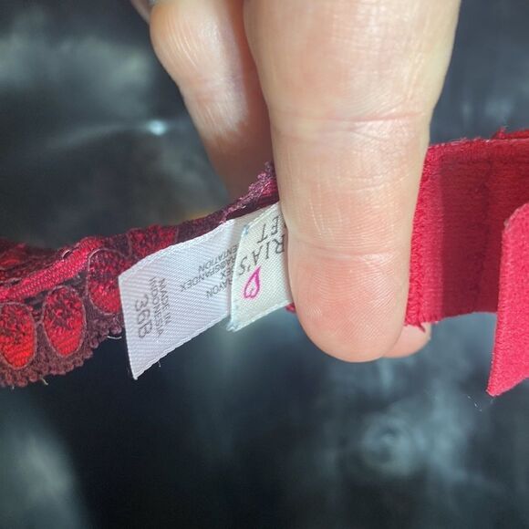 Victoria’s Secret 36B red/black lace bra festival coquette romantic moody - Picture 5 of 5